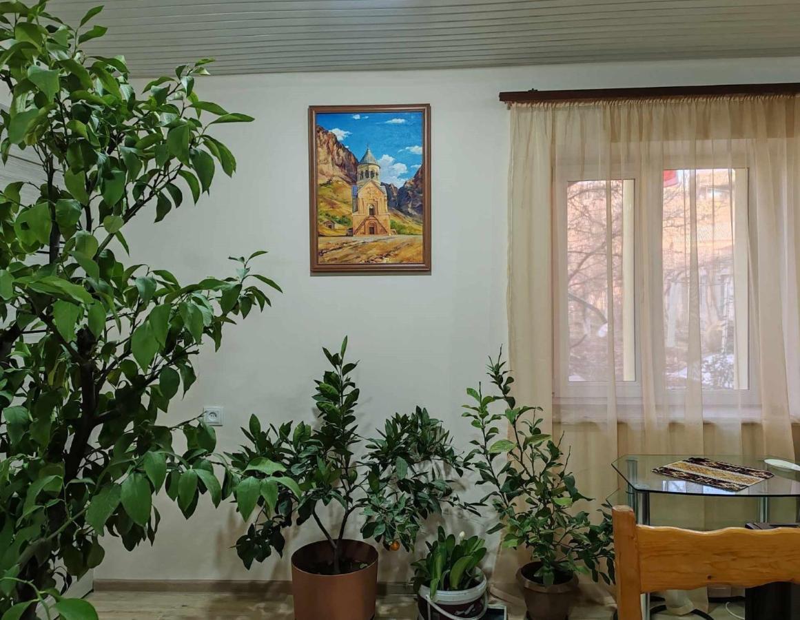 Hotel Sun House à Yeghegnadzor Extérieur photo